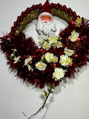 Guirlanda vermelha com flor