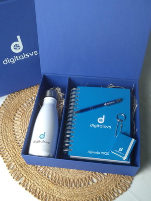 Kit corporativo com agenda, caderno e garrafa personalizados