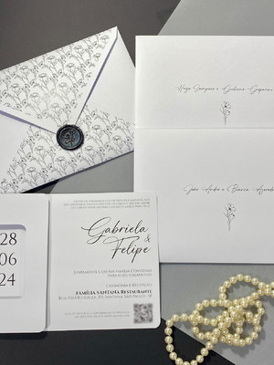Convite minimalista envelope com nomes dos convidados lacre