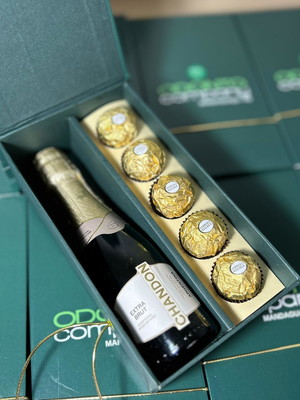 Caixa cartonada para doces e mini espumante