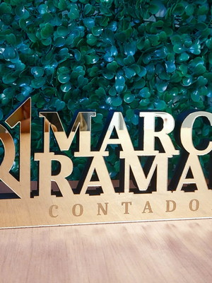 Letreiro de mesa em acrilico espelhado personalizado