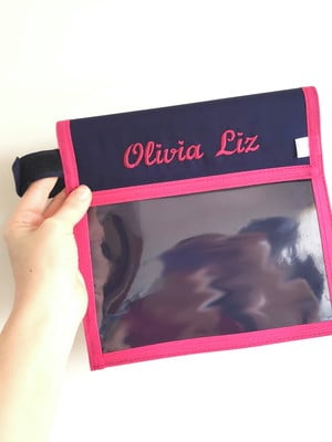 Saquinho nécessaire com alça fecho nome bordado * azul pink