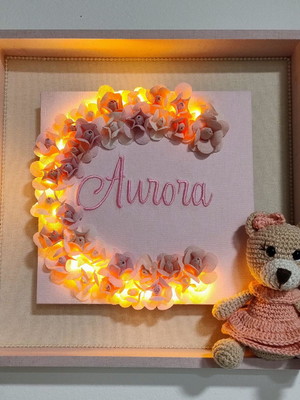 Quadro porta maternidade ursinho amigurumi