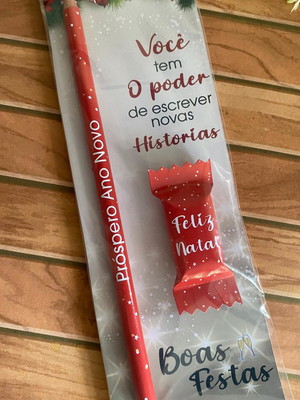 Card com lápis e bala tema boas festas