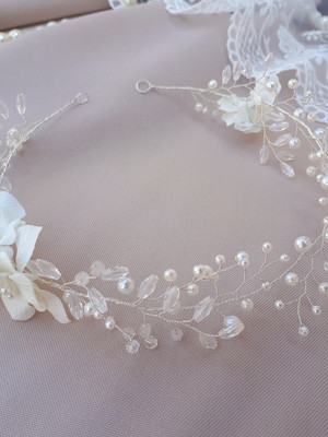 Grinalda - tiara com flores brancas 1