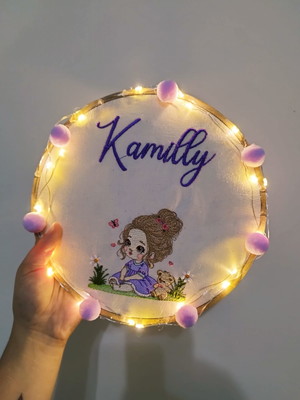 Quadro bastidor porta maternidade - tema menininha com led