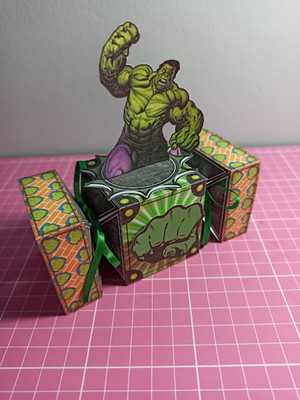 Caixa bala personalizada com aplique 3d - hulk