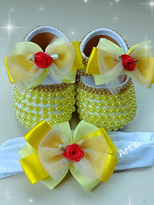 Sapatinho com pérolas rn , amarelo