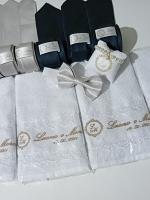 Toalhinha bordada personalizada com renda kit 15