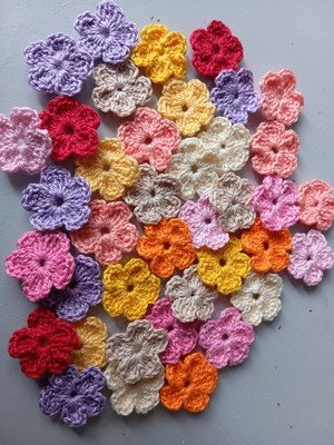 Mini florzinha para aplicação de crochê 3cm