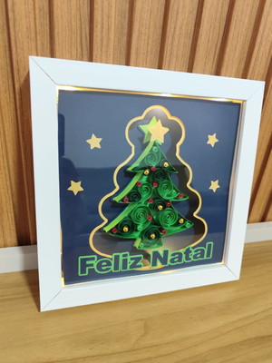 Quadro pinheiro de natal em quilling com led (20x20)