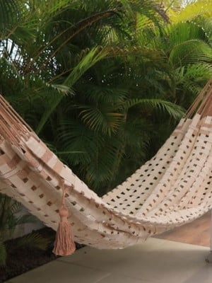 Rede de dormir trancê caramelo com bege - promoção 5% off