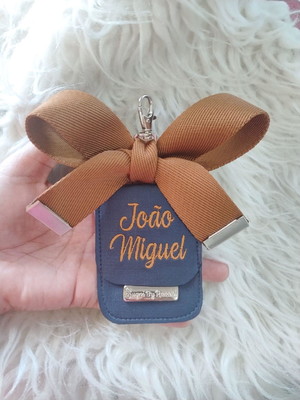 Chaveiro com laço bolsa maternidade azul marinho e caramelo