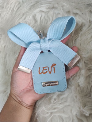 Chaveiro com laço bolsa maternidade todo azul bebê