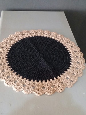 Kit 4 peças sousplat/jogo americano em croche preto /bege