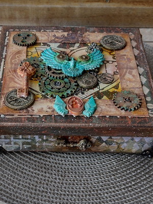 Caixa estilo steampunk
