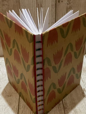 Caderno kraft tulipas vermelhas