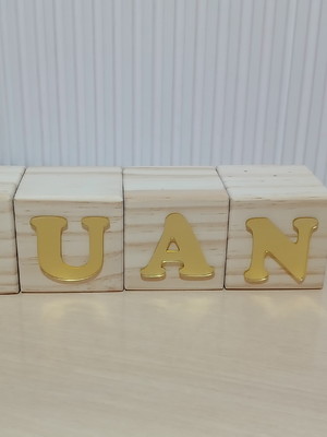 Cubos pinus com nome do bebê
