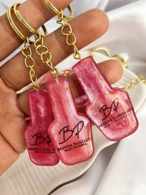 20 chaveiros em resina de esmalte com logo