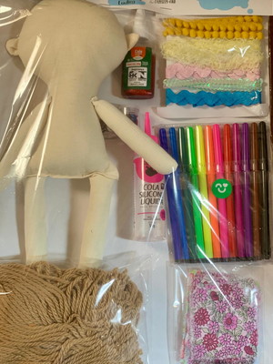 Kit criativo: crie uma boneca(o)!