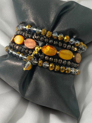Mix de pulseira madrepérola e cristal feita com elástico