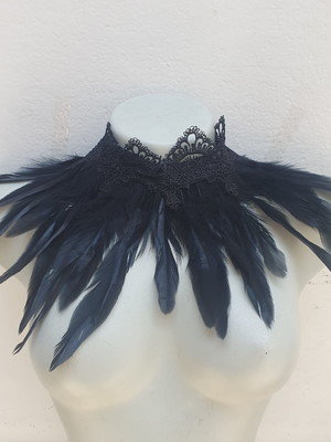 Gola nova capa bruxa gótica penas rabo de galo guipure cetim