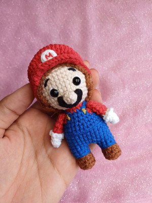 Super mario em amigurumi crochê (10cm)