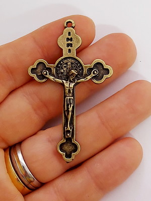 10 crucifixos de são bento ouro velho para terços