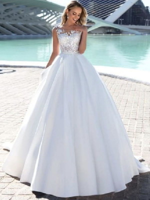 Vestido de noiva mais véu longo