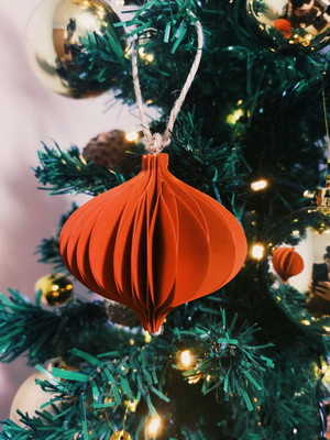 Ornamento de árvore de natal em papel