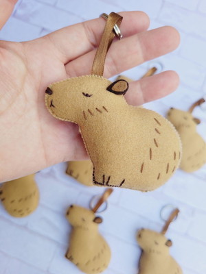 Chaveiro capivara em feltro