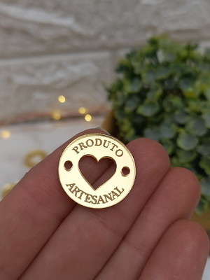 Mini tag / etiqueta redonda coração em acrílico