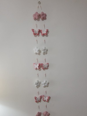 Pingente cortina infantil borboletas com flores