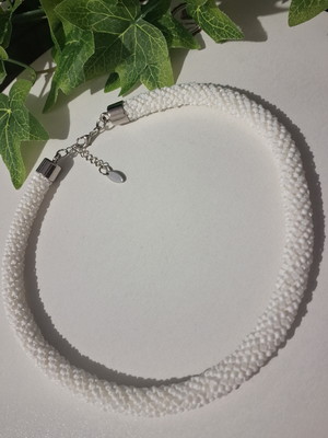 Colar branco