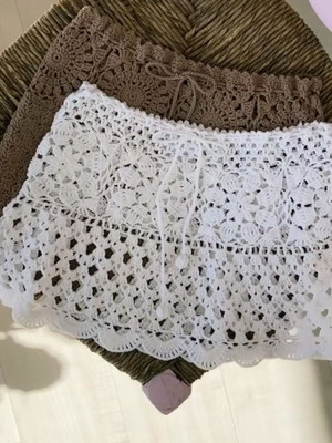 Saia de crochê, feitos à mão.