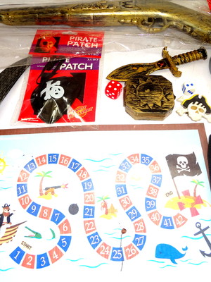 Kit pirata com 8 itens temáticos com cartão personalizado
