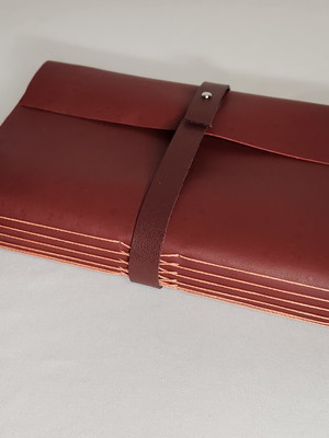 Caderno capa couro vermelho - aparente