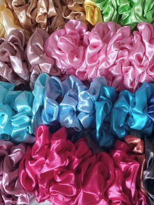 Scrunchies de cetim - quantidade mínima 50 unidades