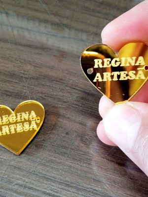 Tags em coração personalizados em acrílico dourado 15 peças