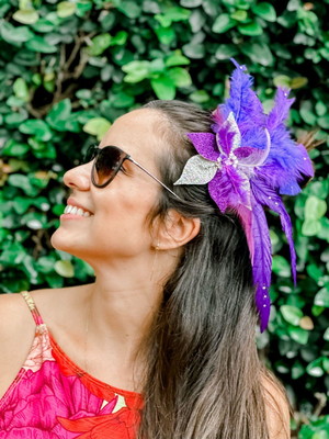 Adereço de carnaval - flor de paetê plumas