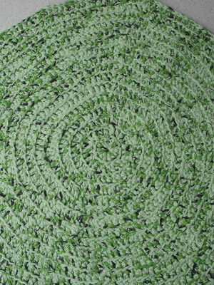 Tapete redondo de croche em fio de malha - tapmared043