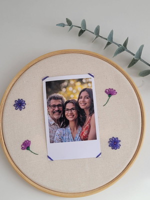 Bastidor bordado com foto polaroide