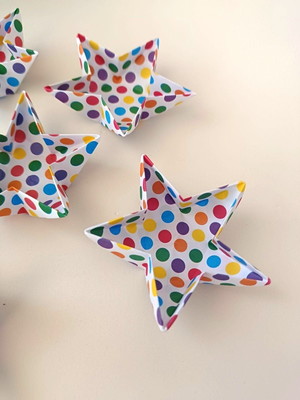 Kit 24 unidades - estrela | forminha para doces em origami
