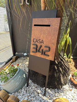 Totem residencial acm com corten - 40,5x85 pé para jardim
