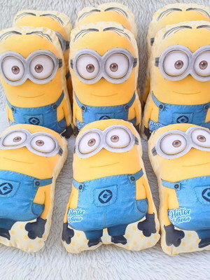 Almofada contorno minions 21cm
