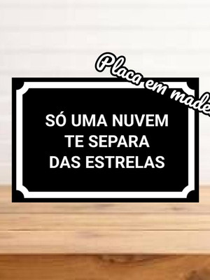 Placa decorativa preta só uma nuvem te separa das estrelas