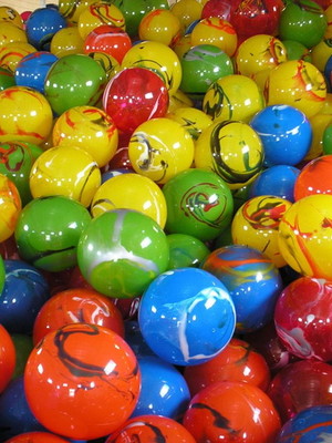 Bola de vinil lisa ou com riscos coloridos (40 cm)kit 40unid