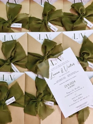 Convite de casamento verde oliva e kraft