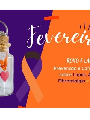 Card com chaveiro tsuru fevereiro laranja e roxo