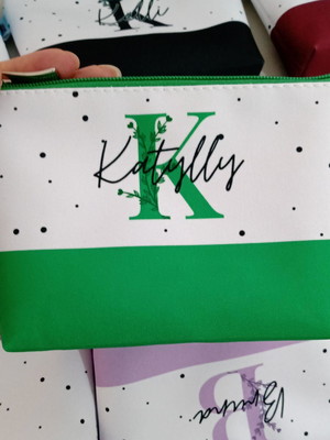 Nécessaire personalizada iniciais